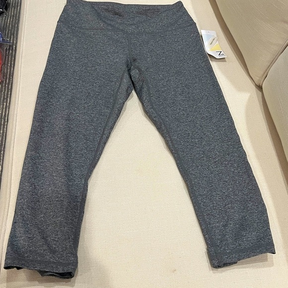 NWT Z by Zella Women High Waist Capri Leggings Gray Size Medium - Picture 2 of 4